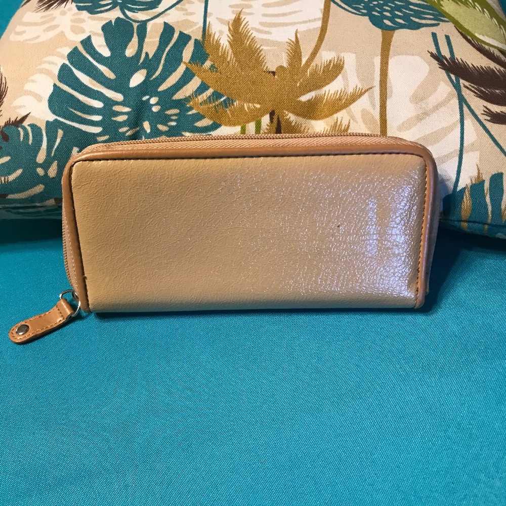 Gold/Tan Wallet - Excellent Used Condition